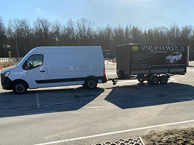 Renault Master z przyczepą